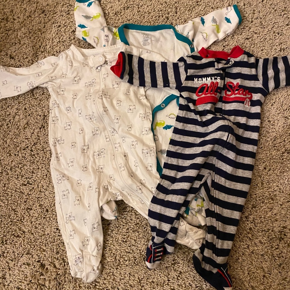 Carter’s pajama bundle